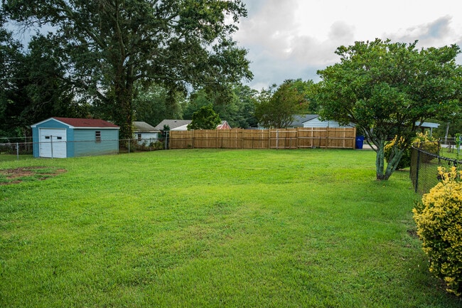 Building Photo - 35 N Garden Cir