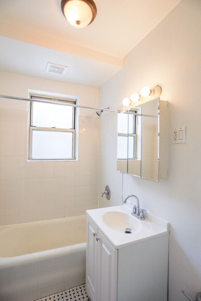 Foto del edificio - 2234 W Farwell Ave