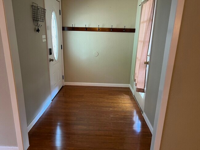 Foto del edificio - 206 E 5th St