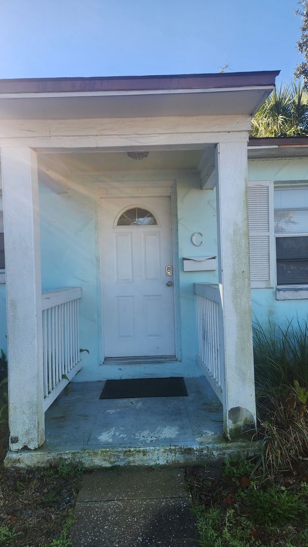 Building Photo - Byron Ellinor