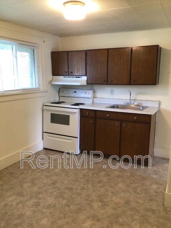 Building Photo - 703 E Chippewa St