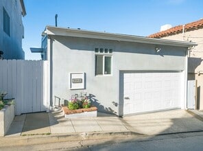 Building Photo - 3605 Crest Dr