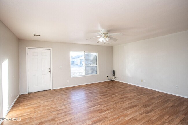 Building Photo - 10926 W Carousel Dr