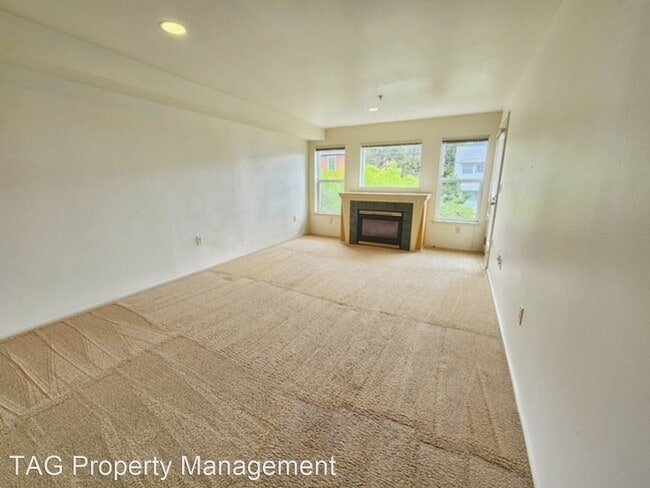 Building Photo - 1 br, 1 bath House - 3919 Latona Ave. NE #201