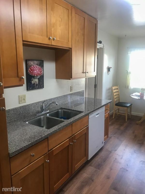 Building Photo - 832 Hanover St