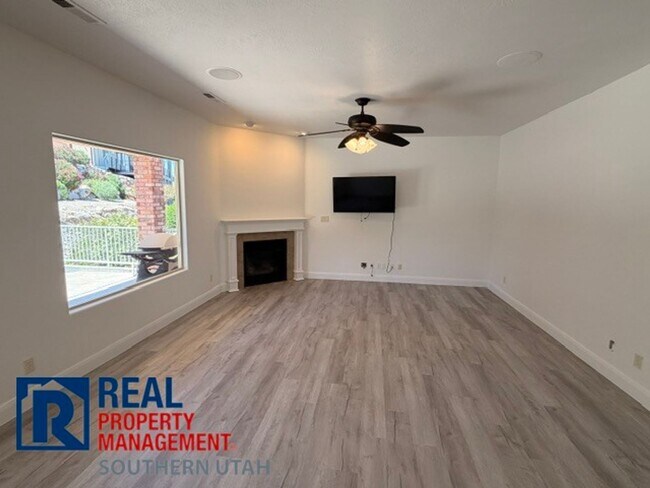Foto del edificio - Legacy Townhome