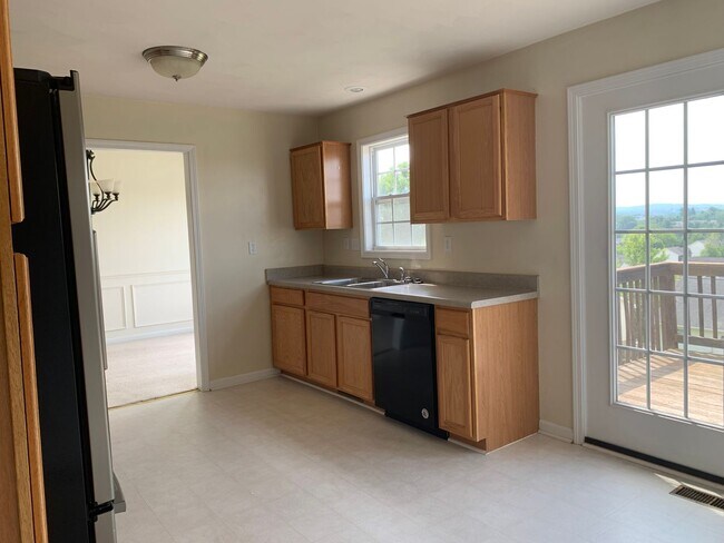 Building Photo - 1111 New Village Dr NW