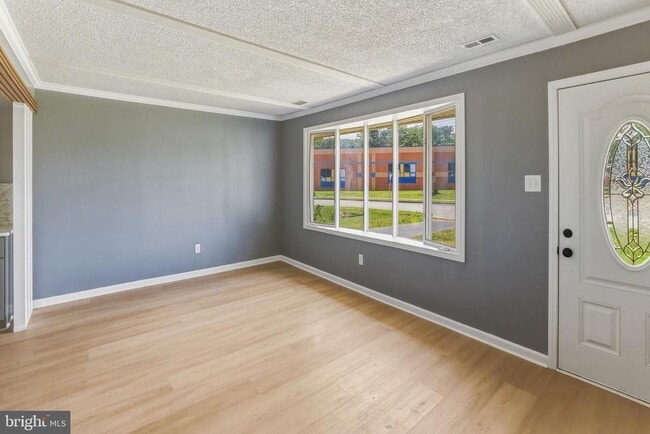Building Photo - 1037 Monmouth Rd
