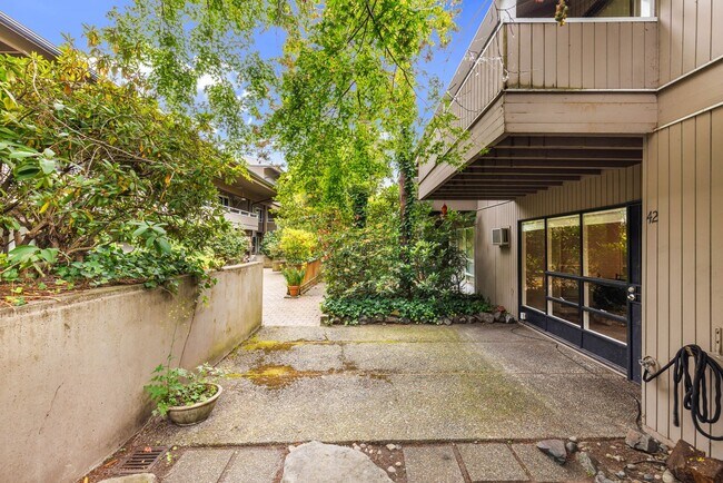 Foto del edificio - 970 100th Ave NE