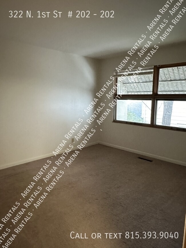 Foto del edificio - 322 N 1st St