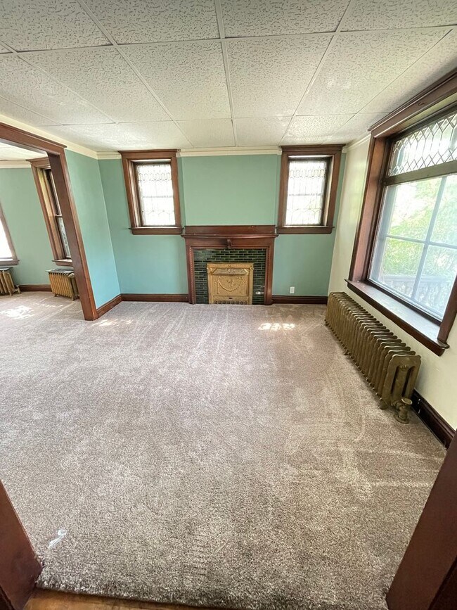 Foto del edificio - AVAILABLE AUGUST - 2 Bedroom 1 Bath Lower ...