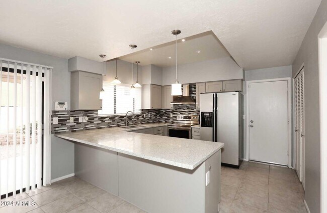 Building Photo - 4437 E Villa Theresa Dr