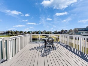 Building Photo - 16627 Bayfront Dr