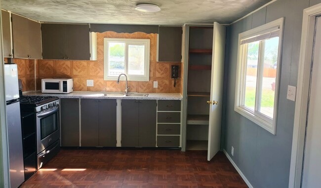 Building Photo - 201 E Starcher Ave