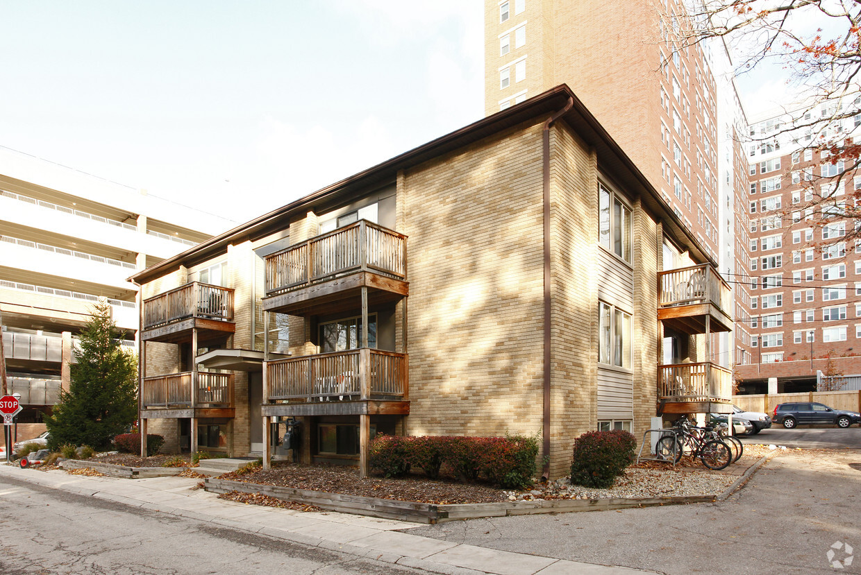 Building Photo - The Stratford Apartments