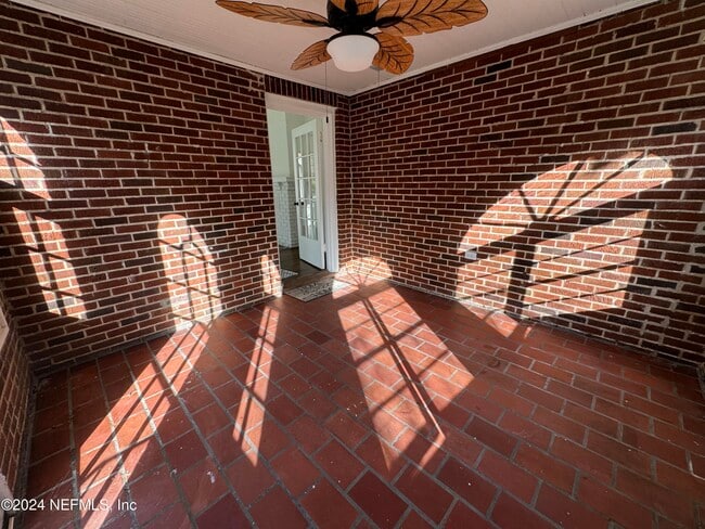 Foto del edificio - 2645 Dellwood Ave