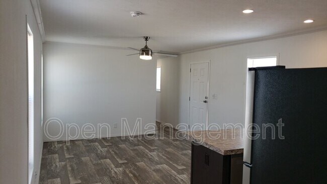 Foto del edificio - 120 Terry Blvd