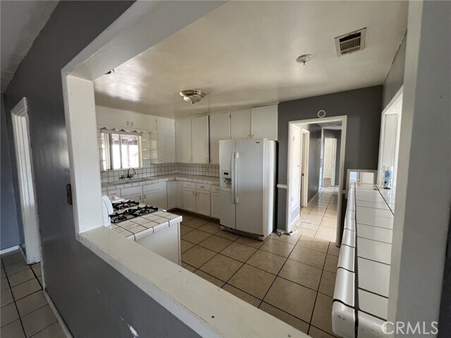 Foto del edificio - 17946 Merrill Ave