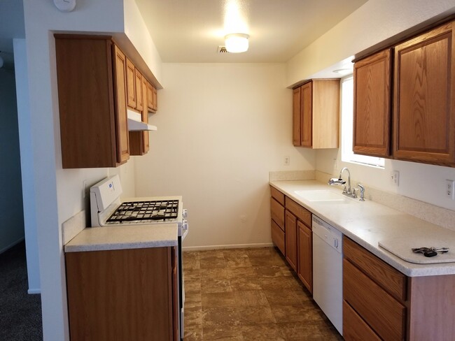 Building Photo - 3 Bedroom/ 2 bath Home in BHC with a great...