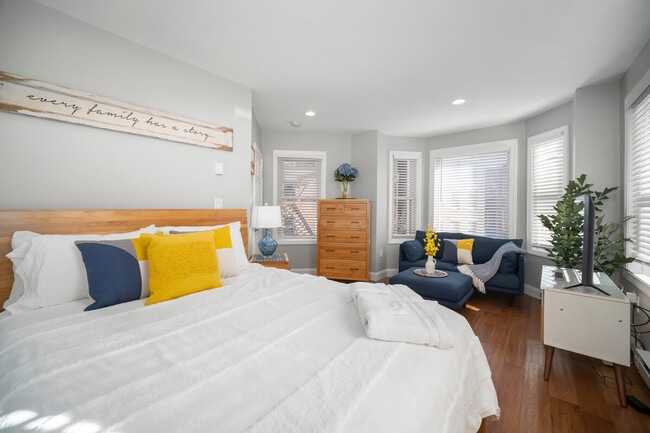 Building Photo - 476-498 Hanover Saint Exd-SI ID1364248P