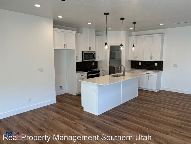 Building Photo - 3 br, 2.5 bath House - 876 E Desert Cactus Dr