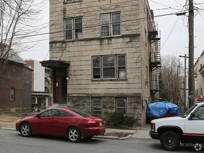 Building Photo - 582 Park Ave