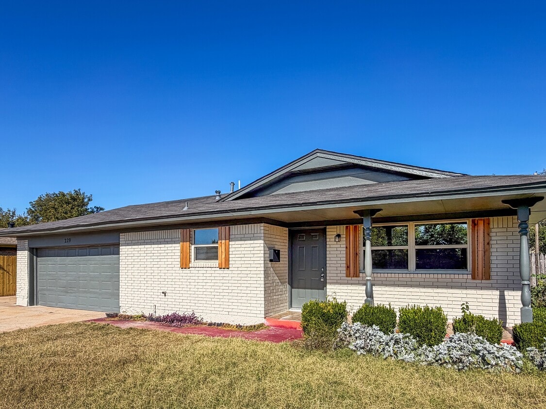 Foto principal - 229 NW 79th St