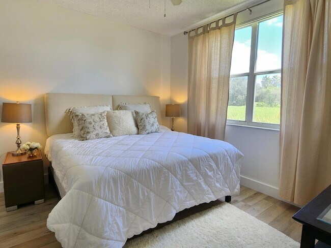 Foto del edificio - 2060 Greenview Shores Blvd