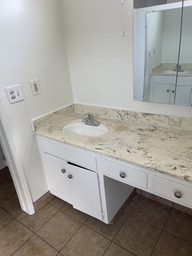 Bath #2 - 2112 Clyde Ave