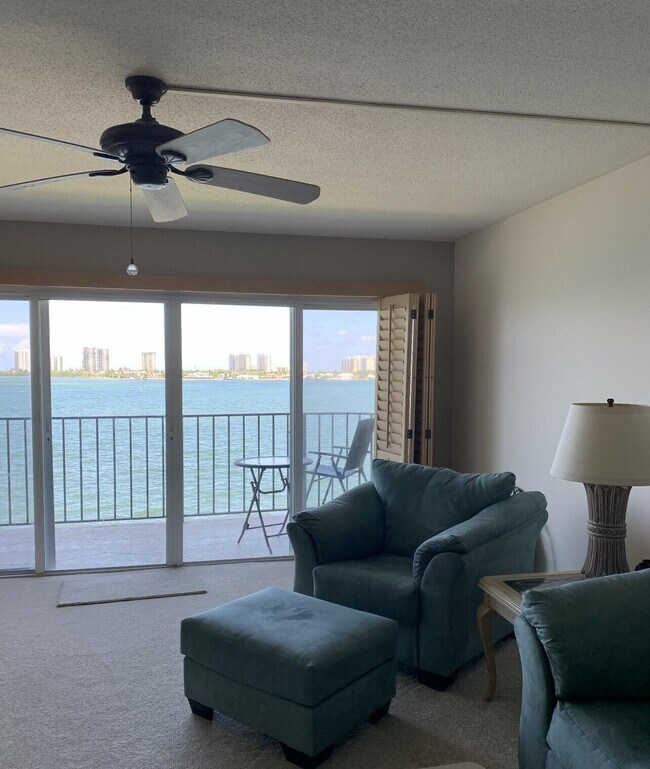 Foto del edificio - 801 Lake Shore Dr