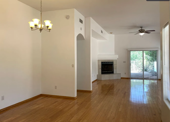 Foto del edificio - Sun-Drenched 3BR/2BA Foothills Home with 2-Car Garage | Tucson 85750