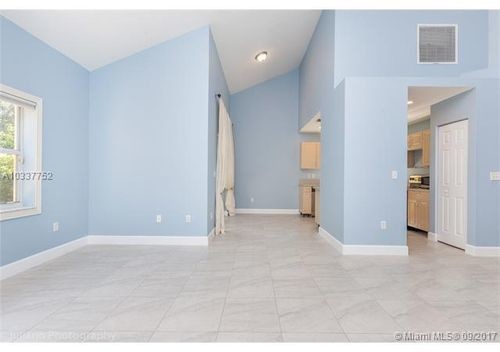 Foto del edificio - 9840 NW 24th St