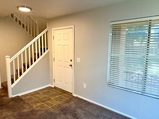 Building Photo - Completely adorable Gardens Community in G...