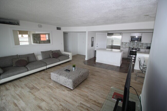 Foto del edificio - 1351 NE Miami Gardens Dr