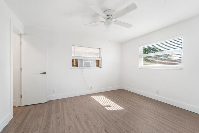 Foto del edificio - 4317 Birdwood St