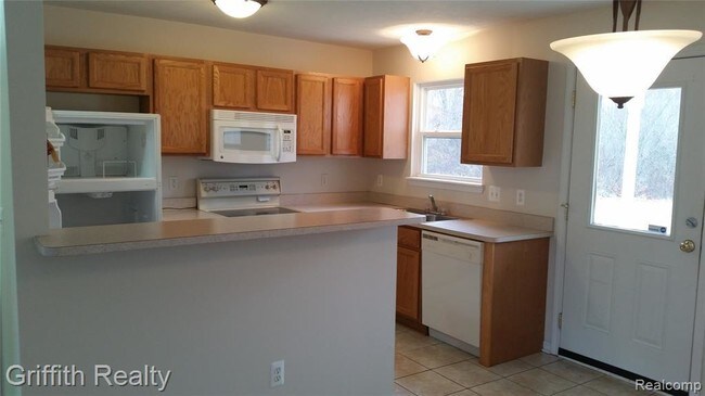 Building Photo - 775 Cattail Ln