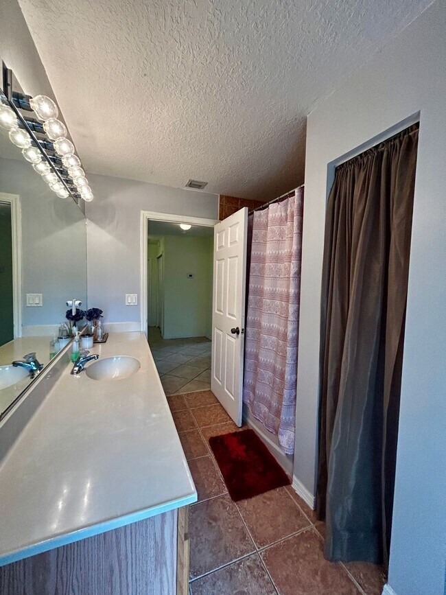 Building Photo - Western Port St. Lucie 3/2/2 with flex/roo...