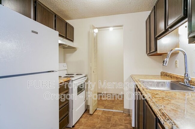 Foto del edificio - 14140 NE Sandy Blvd