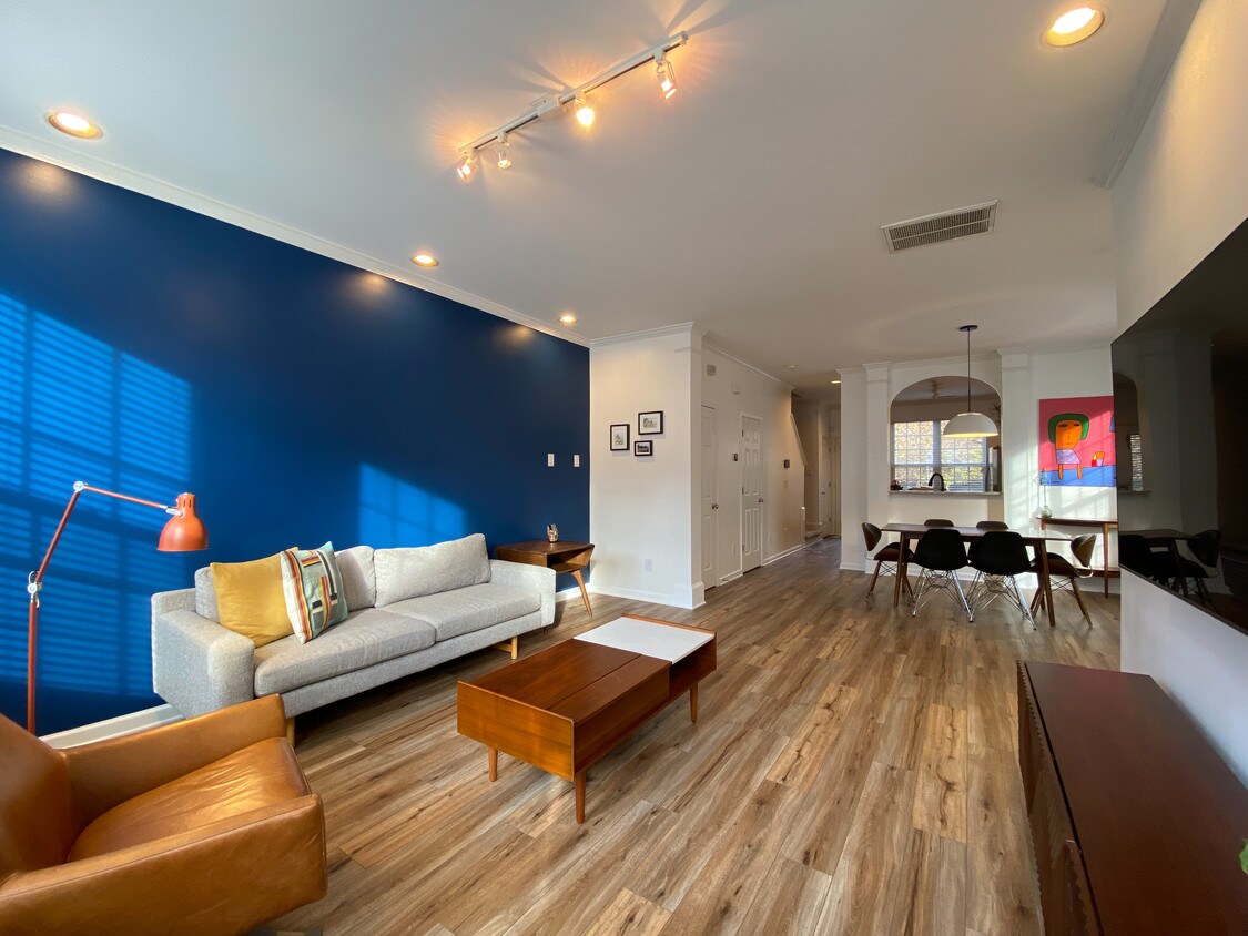 Foto principal - 5720 Corbon Crest Ln