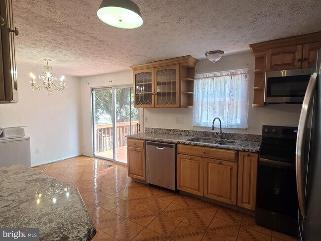 Foto del edificio - 1409 Rossiter Ct