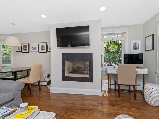 Building Photo - 17 Sackville St