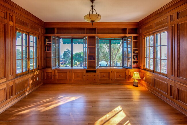 Foto del edificio - 2403 Hill Dr