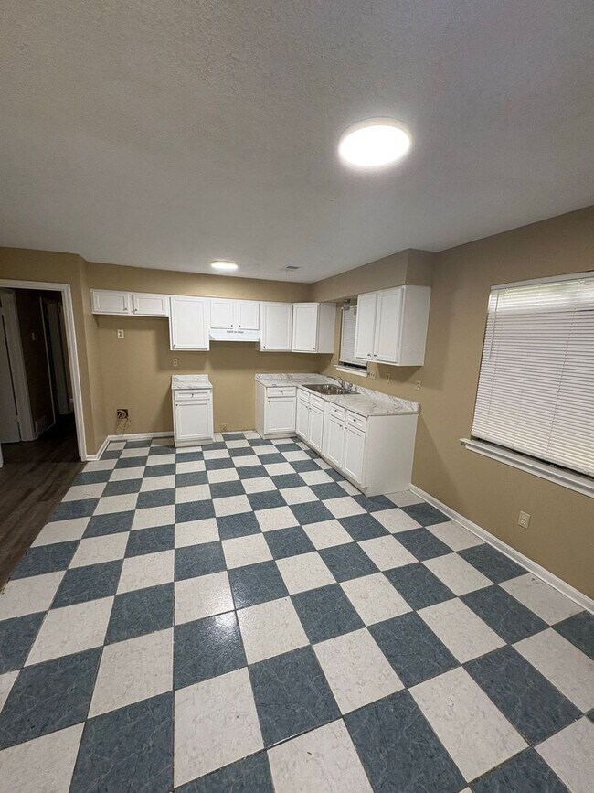 Foto del edificio - Comfortable 3 bedroom, 2 bath home