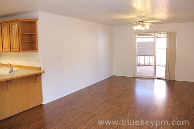 Building Photo - 3 Bed, 2 Bath Home with Large Covered Deck...