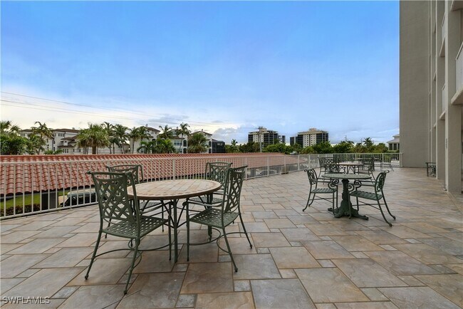 Foto del edificio - 26000 Hickory Blvd