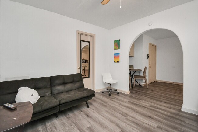 Building Photo - 5409 Suez St