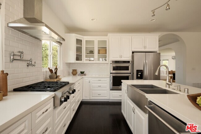 Foto del edificio - 2955 Kelton Ave