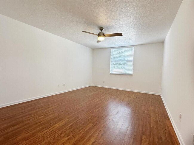 Foto del edificio - 519 E Sheridan St