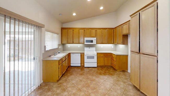 Building Photo - 3 Bedroom, 55 & older Property! 2645 Rainb...