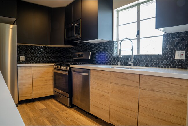 Foto del edificio - 5172 Brockbank Pl